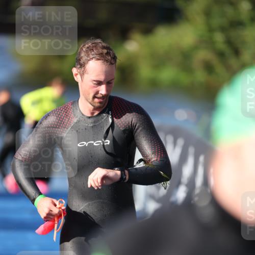 25.08.2024 - Elbe Triathlon Hamburg H.Heesch http://msf.ph/oto/6856470 25.08.2024 09:04:50 Schwimmen 223, 265 meine-sportfotos.de