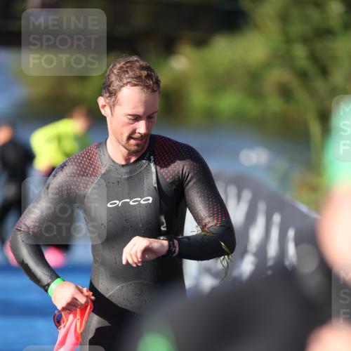 25.08.2024 - Elbe Triathlon Hamburg H.Heesch http://msf.ph/oto/6856474 25.08.2024 09:04:50 Schwimmen 223, 265 meine-sportfotos.de