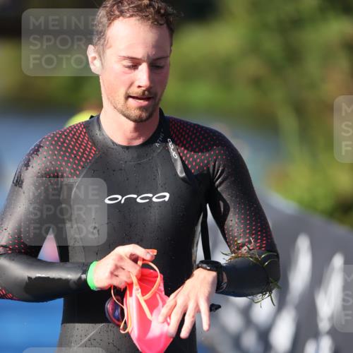25.08.2024 - Elbe Triathlon Hamburg H.Heesch http://msf.ph/oto/6856542 25.08.2024 09:04:51 Schwimmen 223, 265 meine-sportfotos.de