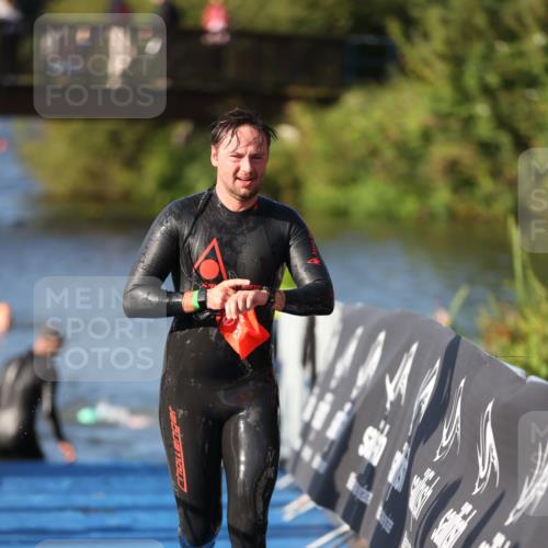 25.08.2024 - Elbe Triathlon Hamburg H.Heesch http://msf.ph/oto/6856622 25.08.2024 09:05:04 Schwimmen 223, 231, 264, 265 meine-sportfotos.de
