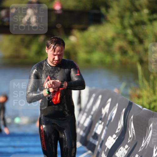 25.08.2024 - Elbe Triathlon Hamburg H.Heesch http://msf.ph/oto/6856645 25.08.2024 09:05:05 Schwimmen 223, 231, 264, 265 meine-sportfotos.de