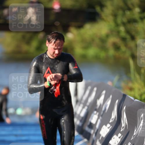 25.08.2024 - Elbe Triathlon Hamburg H.Heesch http://msf.ph/oto/6856652 25.08.2024 09:05:05 Schwimmen 223, 231, 264, 265 meine-sportfotos.de