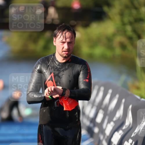 25.08.2024 - Elbe Triathlon Hamburg H.Heesch http://msf.ph/oto/6856657 25.08.2024 09:05:05 Schwimmen 223, 231, 264, 265 meine-sportfotos.de