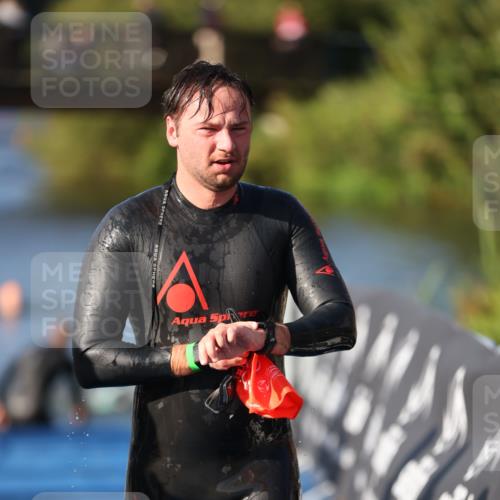 25.08.2024 - Elbe Triathlon Hamburg H.Heesch http://msf.ph/oto/6856685 25.08.2024 09:05:06 Schwimmen 223, 231, 264, 265 meine-sportfotos.de