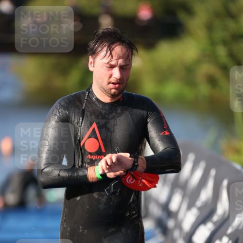 25.08.2024 - Elbe Triathlon Hamburg H.Heesch http://msf.ph/oto/6856696 25.08.2024 09:05:06 Schwimmen 223, 231, 264, 265 meine-sportfotos.de