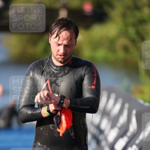25.08.2024 - Elbe Triathlon Hamburg H.Heesch http://msf.ph/oto/6856706 25.08.2024 09:05:06 Schwimmen 223, 231, 264, 265 meine-sportfotos.de