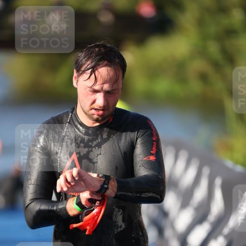 25.08.2024 - Elbe Triathlon Hamburg H.Heesch http://msf.ph/oto/6856729 25.08.2024 09:05:06 Schwimmen 223, 231, 264, 265 meine-sportfotos.de