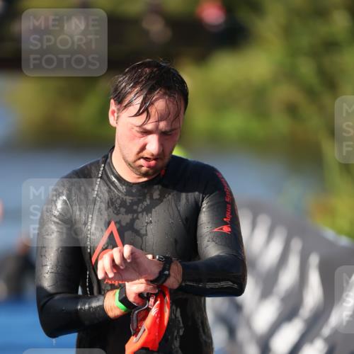 25.08.2024 - Elbe Triathlon Hamburg H.Heesch http://msf.ph/oto/6856736 25.08.2024 09:05:06 Schwimmen 223, 231, 264, 265 meine-sportfotos.de