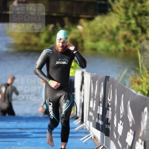 25.08.2024 - Elbe Triathlon Hamburg H.Heesch http://msf.ph/oto/6856770 25.08.2024 09:05:17 Schwimmen 223, 231, 256, 264, 289 meine-sportfotos.de