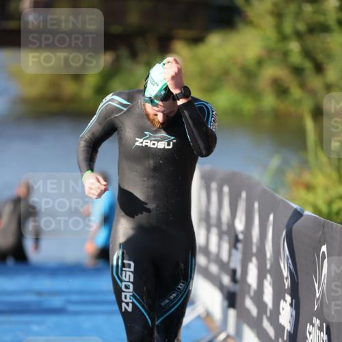 25.08.2024 - Elbe Triathlon Hamburg H.Heesch http://msf.ph/oto/6856805 25.08.2024 09:05:19 Schwimmen 231, 256, 264, 289 meine-sportfotos.de