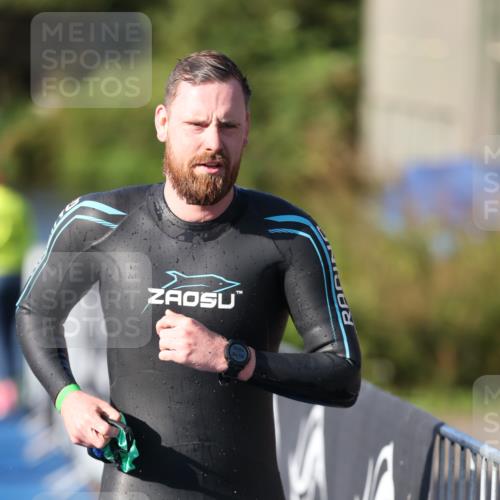 25.08.2024 - Elbe Triathlon Hamburg H.Heesch http://msf.ph/oto/6856837 25.08.2024 09:05:20 Schwimmen 231, 256, 264, 289 meine-sportfotos.de