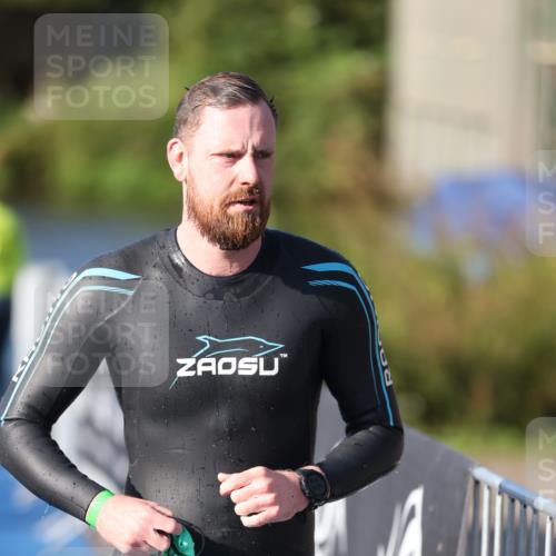 25.08.2024 - Elbe Triathlon Hamburg H.Heesch http://msf.ph/oto/6856846 25.08.2024 09:05:20 Schwimmen 231, 256, 264, 289 meine-sportfotos.de