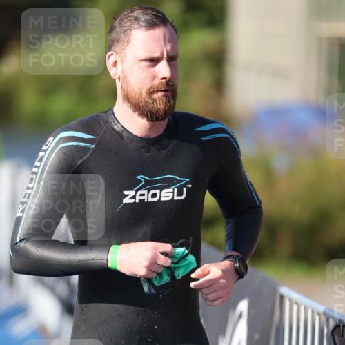 25.08.2024 - Elbe Triathlon Hamburg H.Heesch http://msf.ph/oto/6856861 25.08.2024 09:05:20 Schwimmen 231, 256, 264, 289 meine-sportfotos.de