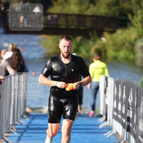 25.08.2024 - Elbe Triathlon Hamburg H.Heesch http://msf.ph/oto/6856872 25.08.2024 09:05:32 Schwimmen 256, 264, 289 meine-sportfotos.de
