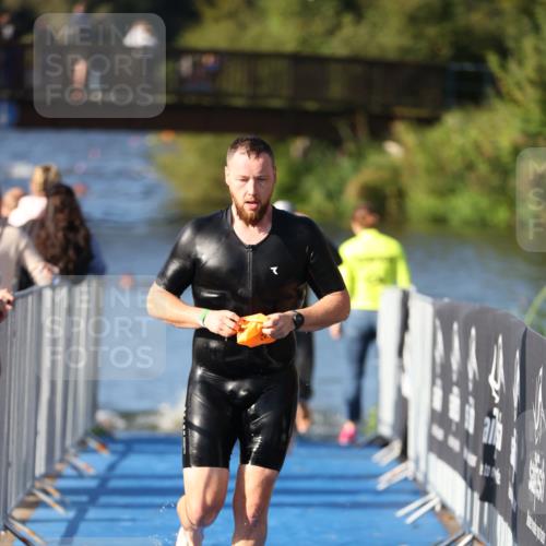 25.08.2024 - Elbe Triathlon Hamburg H.Heesch http://msf.ph/oto/6856878 25.08.2024 09:05:32 Schwimmen 256, 264, 289 meine-sportfotos.de