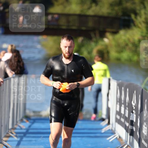 25.08.2024 - Elbe Triathlon Hamburg H.Heesch http://msf.ph/oto/6856883 25.08.2024 09:05:32 Schwimmen 256, 264, 289 meine-sportfotos.de