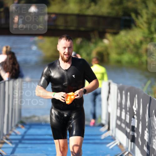 25.08.2024 - Elbe Triathlon Hamburg H.Heesch http://msf.ph/oto/6856895 25.08.2024 09:05:32 Schwimmen 256, 264, 289 meine-sportfotos.de