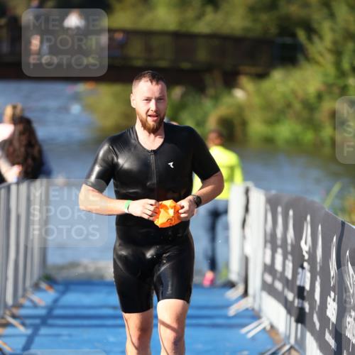 25.08.2024 - Elbe Triathlon Hamburg H.Heesch http://msf.ph/oto/6856899 25.08.2024 09:05:32 Schwimmen 256, 264, 289 meine-sportfotos.de