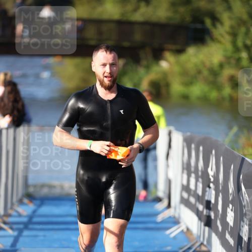 25.08.2024 - Elbe Triathlon Hamburg H.Heesch http://msf.ph/oto/6856916 25.08.2024 09:05:32 Schwimmen 256, 264, 289 meine-sportfotos.de