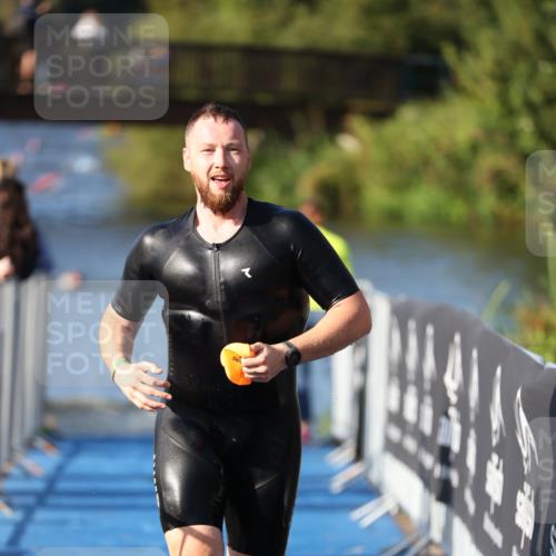 25.08.2024 - Elbe Triathlon Hamburg H.Heesch http://msf.ph/oto/6856936 25.08.2024 09:05:33 Schwimmen 256, 264, 289 meine-sportfotos.de