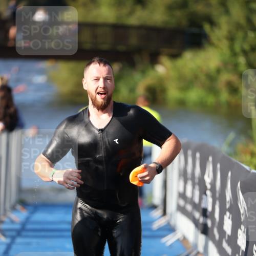 25.08.2024 - Elbe Triathlon Hamburg H.Heesch http://msf.ph/oto/6856945 25.08.2024 09:05:33 Schwimmen 256, 264, 289 meine-sportfotos.de