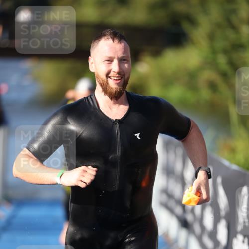 25.08.2024 - Elbe Triathlon Hamburg H.Heesch http://msf.ph/oto/6856966 25.08.2024 09:05:34 Schwimmen 256, 264, 289 meine-sportfotos.de