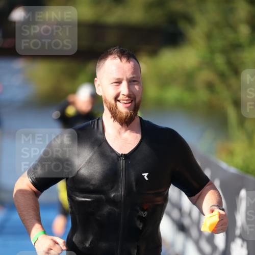 25.08.2024 - Elbe Triathlon Hamburg H.Heesch http://msf.ph/oto/6856985 25.08.2024 09:05:34 Schwimmen 256, 264, 289 meine-sportfotos.de