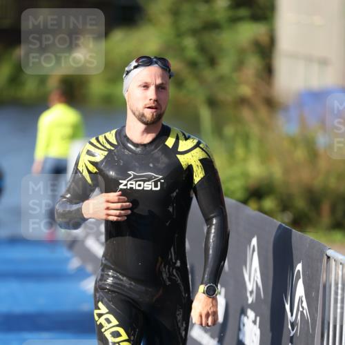 25.08.2024 - Elbe Triathlon Hamburg H.Heesch http://msf.ph/oto/6857002 25.08.2024 09:05:37 Schwimmen 256, 264, 289 meine-sportfotos.de