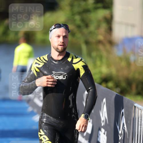 25.08.2024 - Elbe Triathlon Hamburg H.Heesch http://msf.ph/oto/6857008 25.08.2024 09:05:37 Schwimmen 256, 264, 289 meine-sportfotos.de