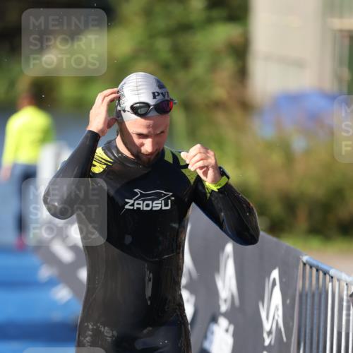 25.08.2024 - Elbe Triathlon Hamburg H.Heesch http://msf.ph/oto/6857047 25.08.2024 09:05:37 Schwimmen 256, 264, 289 meine-sportfotos.de