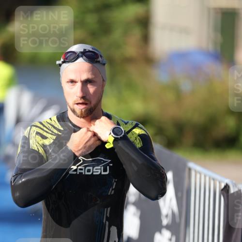 25.08.2024 - Elbe Triathlon Hamburg H.Heesch http://msf.ph/oto/6857066 25.08.2024 09:05:38 Schwimmen 256, 264, 289 meine-sportfotos.de