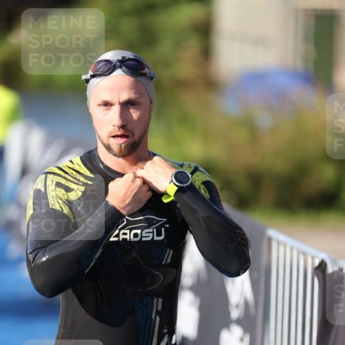 25.08.2024 - Elbe Triathlon Hamburg H.Heesch http://msf.ph/oto/6857072 25.08.2024 09:05:38 Schwimmen 256, 264, 289 meine-sportfotos.de