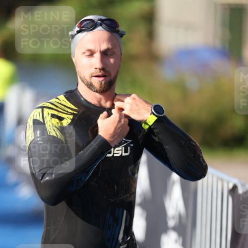 25.08.2024 - Elbe Triathlon Hamburg H.Heesch http://msf.ph/oto/6857084 25.08.2024 09:05:38 Schwimmen 256, 264, 289 meine-sportfotos.de