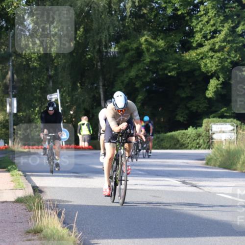 25.08.2024 - Elbe Triathlon Hamburg Fuchs,  Jonas http://msf.ph/oto/6857141 25.08.2024 09:20:54 Radfahren 424, 100, 203, 1850, 89, 399 meine-sportfotos.de