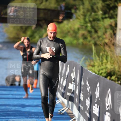 25.08.2024 - Elbe Triathlon Hamburg H.Heesch http://msf.ph/oto/6857207 25.08.2024 09:06:07 Schwimmen 312, 323 meine-sportfotos.de