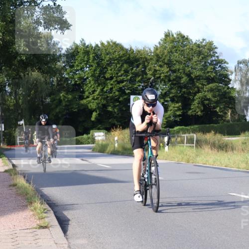 25.08.2024 - Elbe Triathlon Hamburg Fuchs,  Jonas http://msf.ph/oto/6857208 25.08.2024 09:20:56 Radfahren 100, 203, 1850, 89, 399 meine-sportfotos.de
