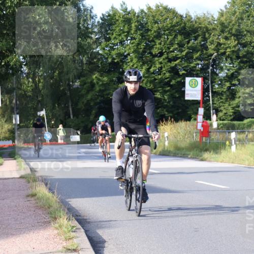25.08.2024 - Elbe Triathlon Hamburg Fuchs,  Jonas http://msf.ph/oto/6857216 25.08.2024 09:20:58 Radfahren 100, 203, 1850, 89, 399, 267, 79 meine-sportfotos.de