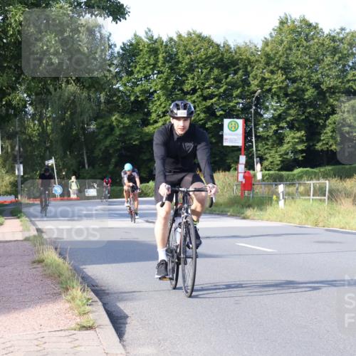 25.08.2024 - Elbe Triathlon Hamburg Fuchs,  Jonas http://msf.ph/oto/6857221 25.08.2024 09:20:58 Radfahren 100, 203, 1850, 89, 399, 267, 79 meine-sportfotos.de