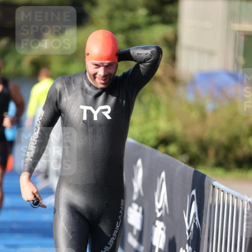 25.08.2024 - Elbe Triathlon Hamburg H.Heesch http://msf.ph/oto/6857242 25.08.2024 09:06:09 Schwimmen 312, 323 meine-sportfotos.de