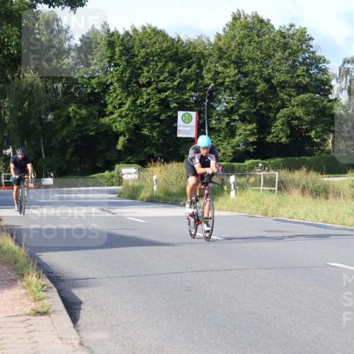 25.08.2024 - Elbe Triathlon Hamburg Fuchs,  Jonas http://msf.ph/oto/6857252 25.08.2024 09:20:59 Radfahren 100, 203, 1850, 89, 399, 267, 79 meine-sportfotos.de