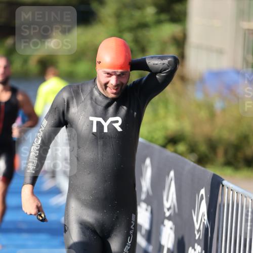 25.08.2024 - Elbe Triathlon Hamburg H.Heesch http://msf.ph/oto/6857256 25.08.2024 09:06:09 Schwimmen 312, 323 meine-sportfotos.de