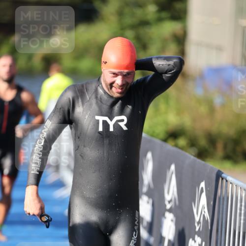 25.08.2024 - Elbe Triathlon Hamburg H.Heesch http://msf.ph/oto/6857265 25.08.2024 09:06:09 Schwimmen 312, 323 meine-sportfotos.de