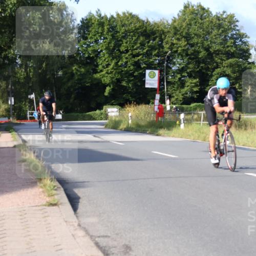 25.08.2024 - Elbe Triathlon Hamburg Fuchs,  Jonas http://msf.ph/oto/6857271 25.08.2024 09:21:00 Radfahren 100, 203, 1850, 89, 399, 267, 79 meine-sportfotos.de