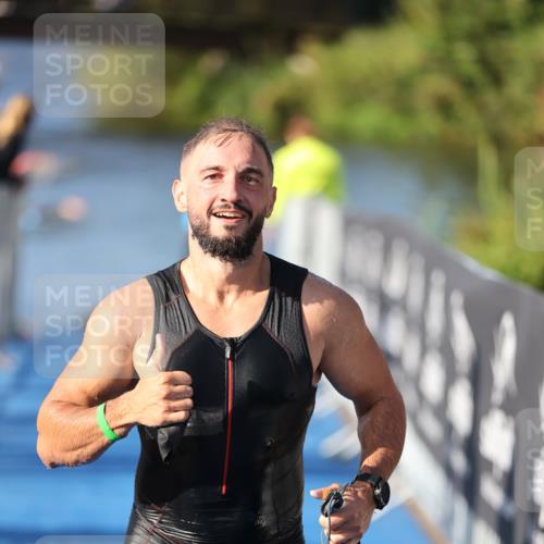 25.08.2024 - Elbe Triathlon Hamburg H.Heesch http://msf.ph/oto/6857334 25.08.2024 09:06:12 Schwimmen 312, 323 meine-sportfotos.de