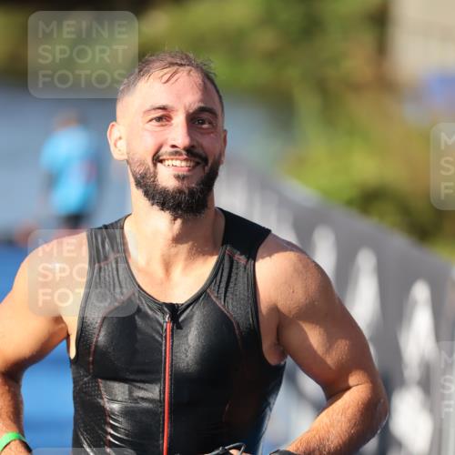 25.08.2024 - Elbe Triathlon Hamburg H.Heesch http://msf.ph/oto/6857385 25.08.2024 09:06:12 Schwimmen 312, 323 meine-sportfotos.de