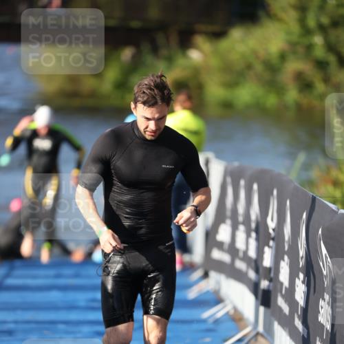 25.08.2024 - Elbe Triathlon Hamburg H.Heesch http://msf.ph/oto/6857391 25.08.2024 09:06:36 Schwimmen 254, 277, 403, 442, 1850 meine-sportfotos.de