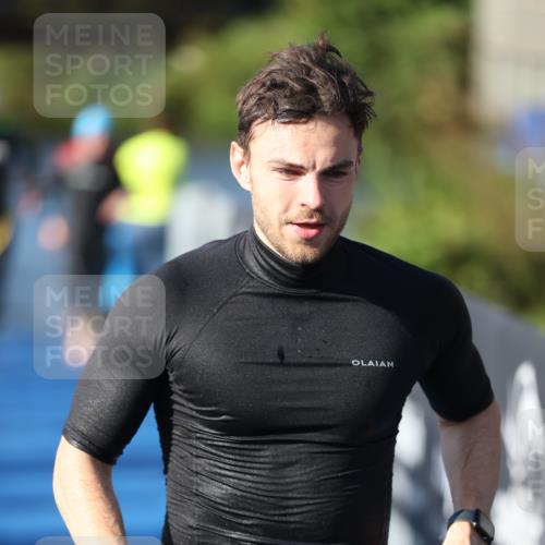 25.08.2024 - Elbe Triathlon Hamburg H.Heesch http://msf.ph/oto/6857445 25.08.2024 09:06:38 Schwimmen 228, 254, 277, 403, 442, 1850 meine-sportfotos.de