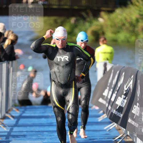 25.08.2024 - Elbe Triathlon Hamburg H.Heesch http://msf.ph/oto/6857451 25.08.2024 09:06:40 Schwimmen 228, 254, 277, 403, 442, 1850 meine-sportfotos.de