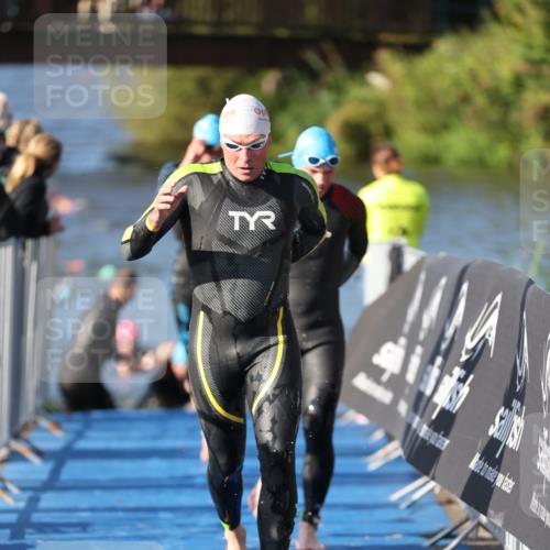 25.08.2024 - Elbe Triathlon Hamburg H.Heesch http://msf.ph/oto/6857465 25.08.2024 09:06:40 Schwimmen 228, 254, 277, 403, 442, 1850 meine-sportfotos.de