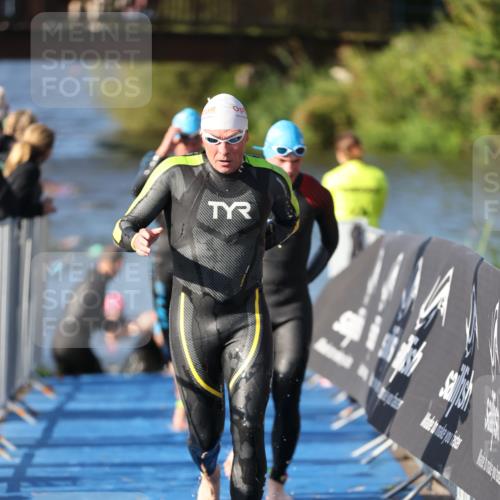 25.08.2024 - Elbe Triathlon Hamburg H.Heesch http://msf.ph/oto/6857468 25.08.2024 09:06:41 Schwimmen 228, 254, 277, 403, 442, 1850 meine-sportfotos.de